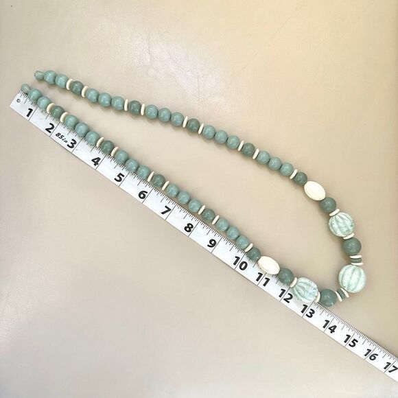 Avon vintage burst of spring green chunky beaded necklace - Picture 7 of 10